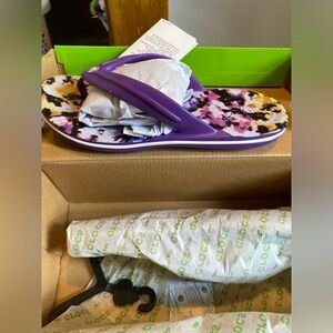 CROCS Neon Purple Tie-Dye Flip Sandal, Size Junior 1.